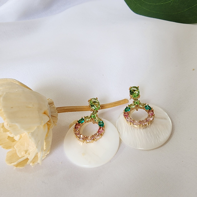 Brinco Madrepérola e pedras Coloridas- Ouro