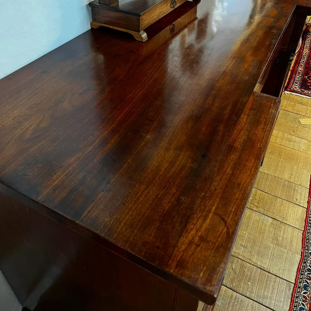 Important Regency Mahogany Breakfront Sideboard with Original Fitted Cellaret - England, circa 1825–1840