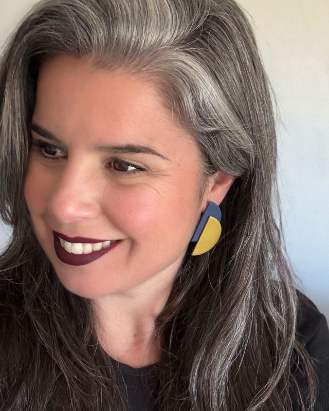 Semicírculos azul marino y dorado