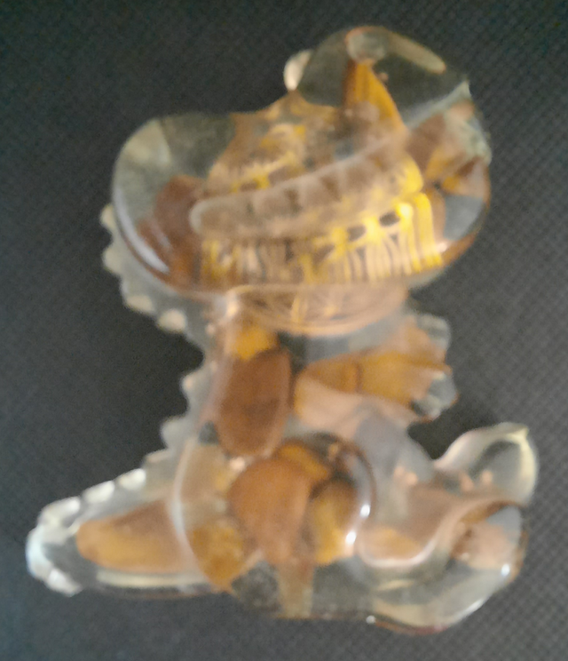 Dinosaure Orgonite Agate jaune / Oeil de tigre / Sélénite