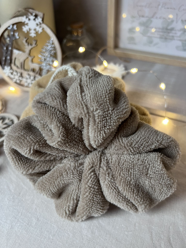 Fleur de douches en éponge de bambou couleur taupe