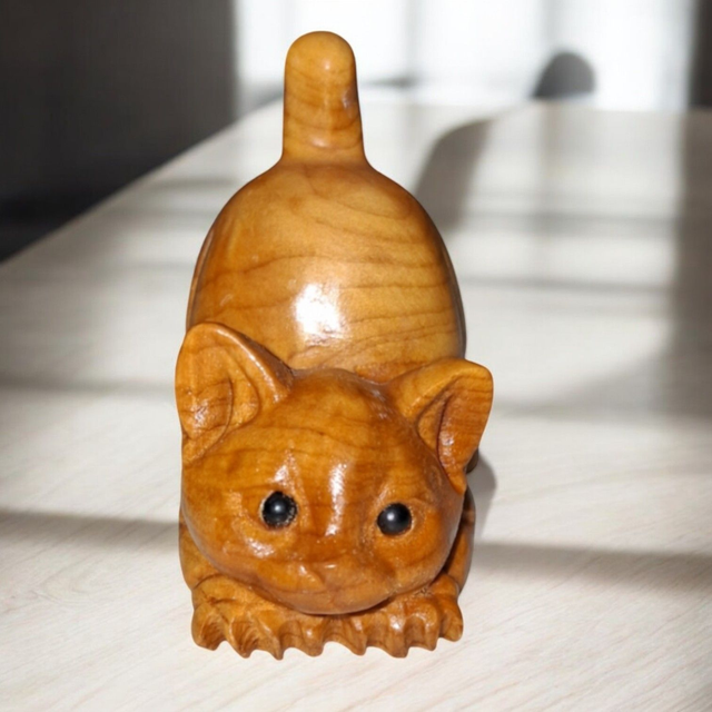 Echtholzfigur Katze handgeschnitzt