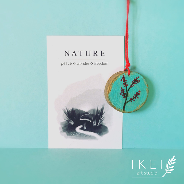 Nature charm Red berries