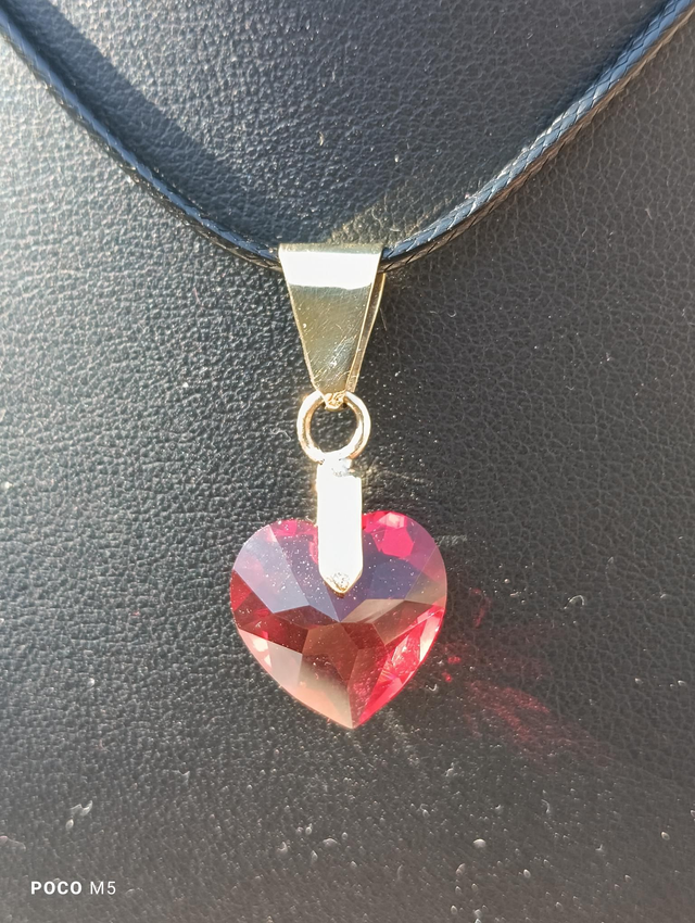 Pendentif cristal coeur rouge 