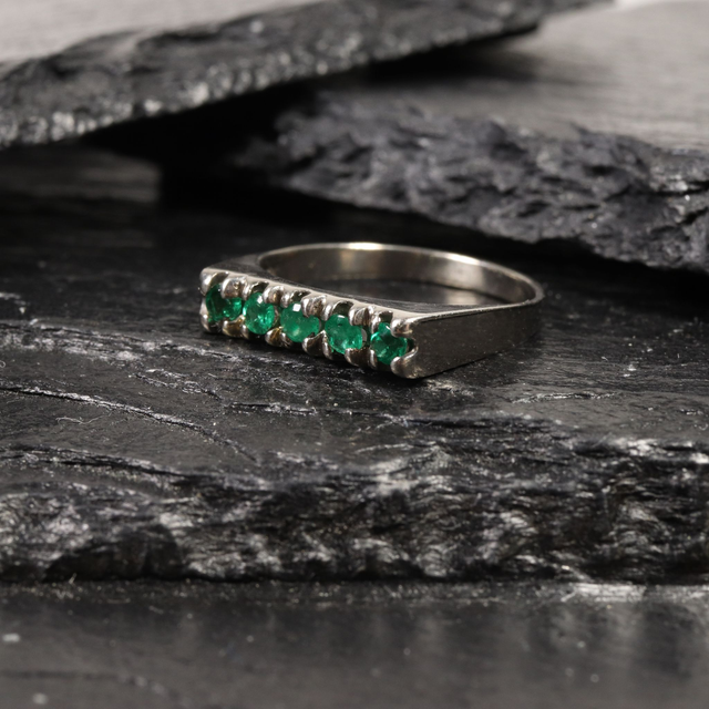 Vintage 18Ct 18K 750 Solid White Gold Five Round Cut Natural Emerald  0.25ct Gemstone Modern Simple Signet Style Ring Size M - 6