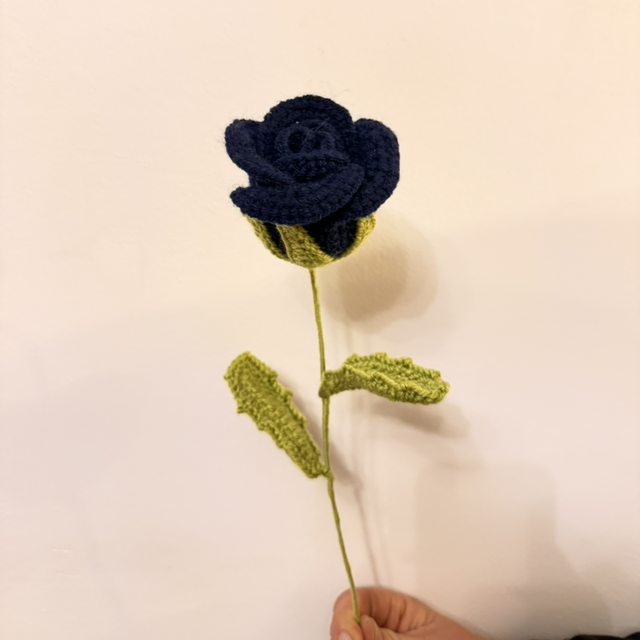 Rose moyenne bleu marine 