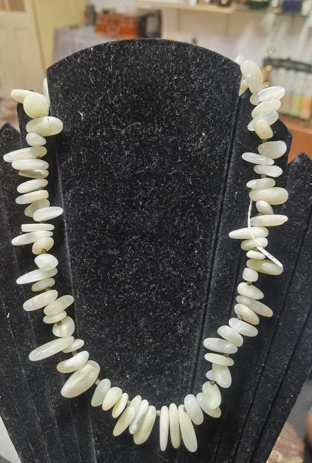 Collier perles galet pierres de lune - intuition, poésie et douceur