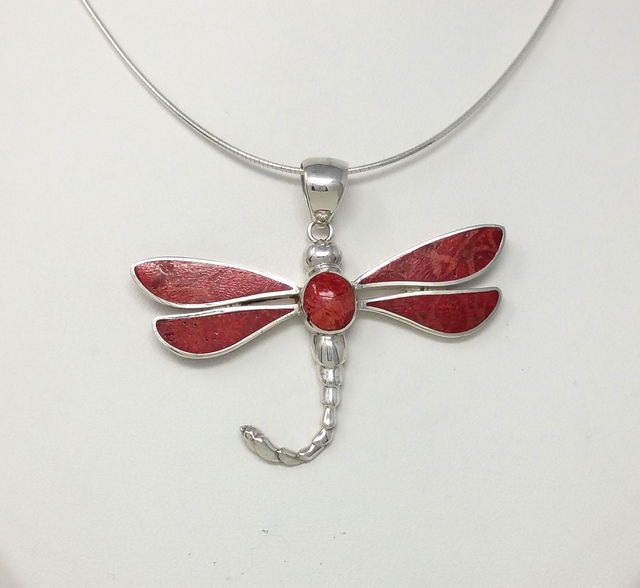 PENDENTIF LIBELLULE EN CORAIL SUR ARGENT MASSIF - VENDU SANS CHAINE - 3006