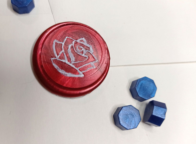 Faux sceau de cire – Rose rouge