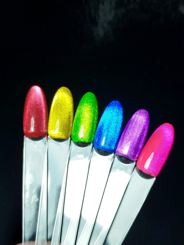 Cat eyes (fond couleurs)