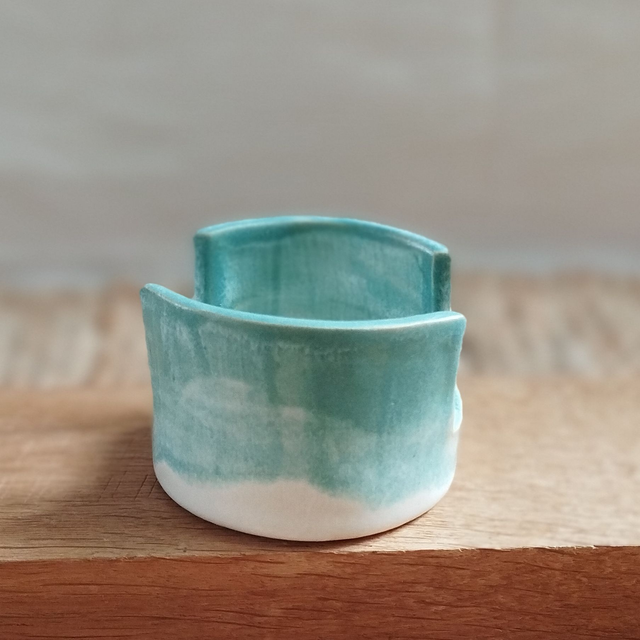 Porte-éponge, argile blanc, émail turquoise et blanc