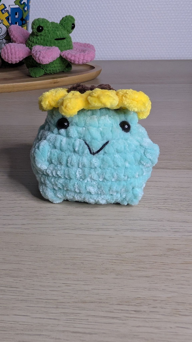Fergie ,grenouille crochet fait main – personnalisable