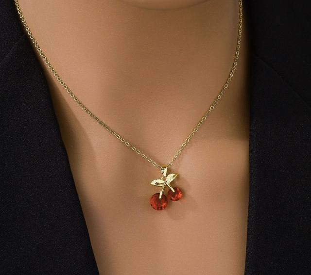 Collier cerise 