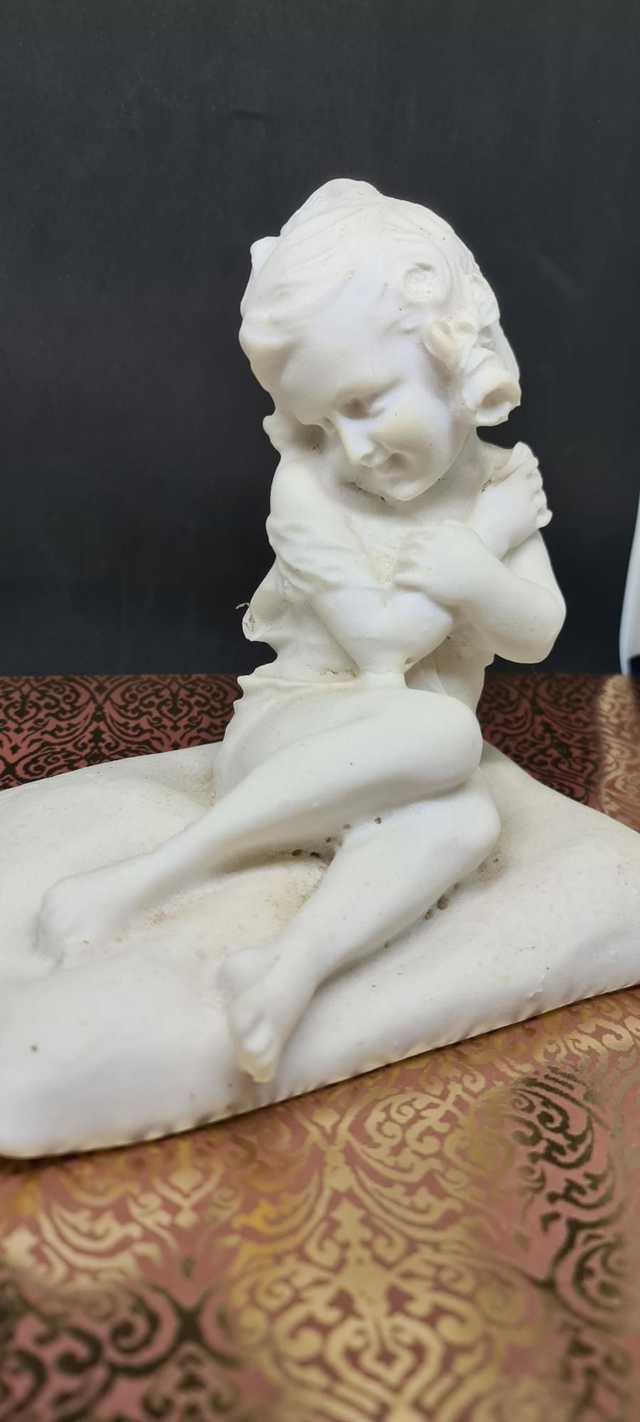 Jeune fille en albâtre 