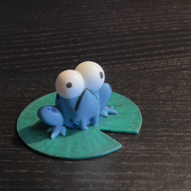 Grenouille bleue boudeuse
