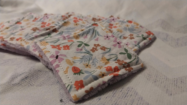 Cotons démaquillants fleur lavables en éponge bambou