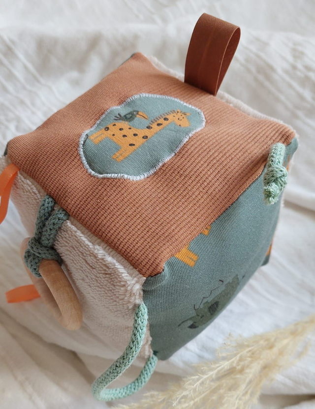 Cube d&#039;éveil girafon