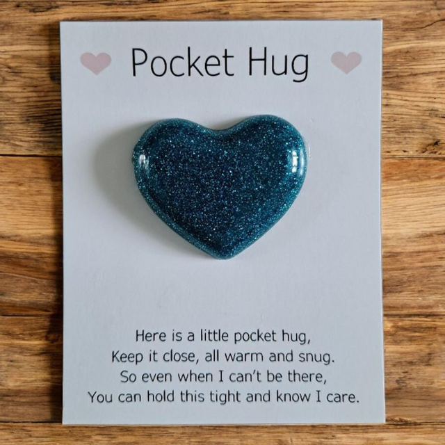 Pocket hug turquoise glitter
