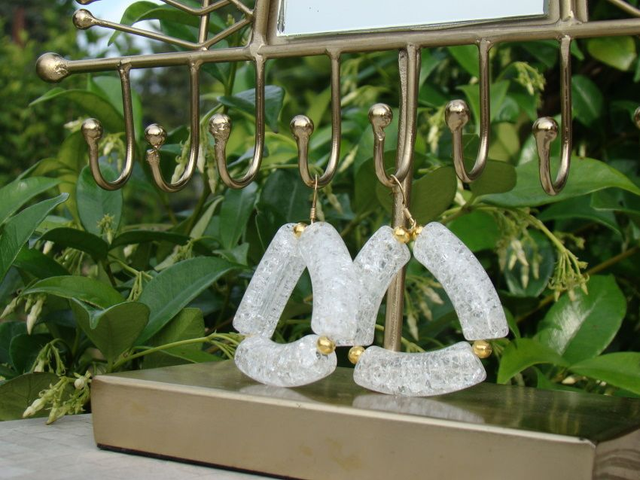 Boucles d&#039;oreilles perles tubes incurvées craquelées Roshanee Sno Vhait