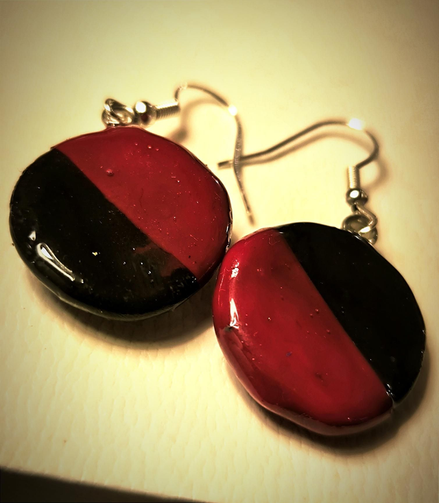 Boucles d'oreilles noir et bordeau