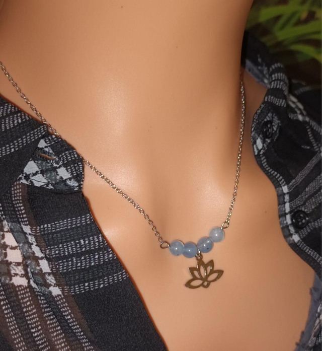 Collier fleur de lotus en Acier Inoxydable et Perles d’Aigue‑Marine