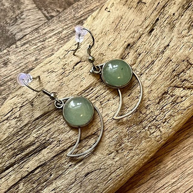 Aventuriini kuukorvikset