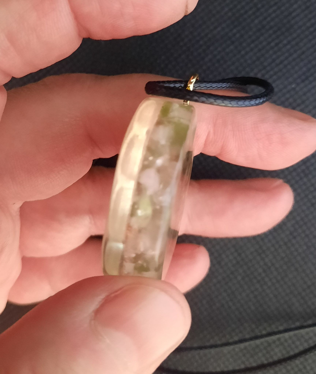 Pendentif Médaillon Orgonite Aventurine verte / Quartz rose