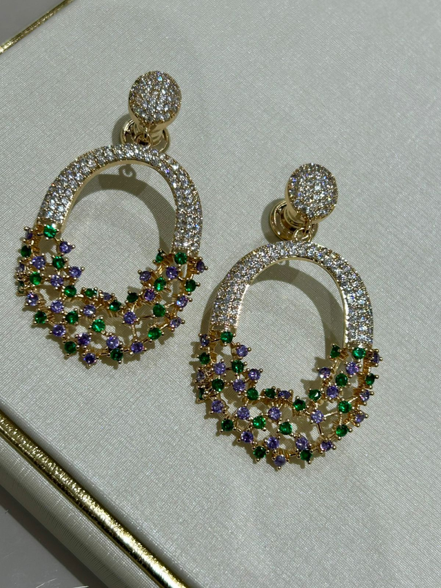 BRINCO CRAVAÇÃO CHUVA DE PRATA LAVANDA E ESMERALDA OURO 18K CRISTAL