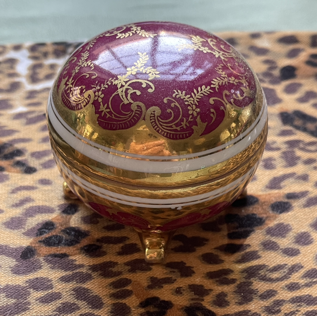 Antike Porzellan Dose Limoges auf Füßchen Feingold