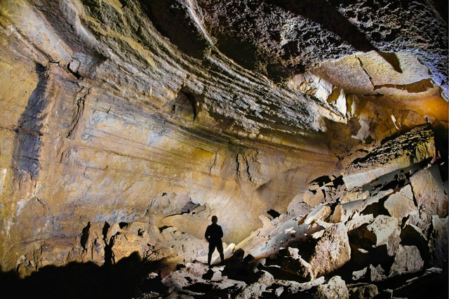 Swirl Chamber, Cueva Vallina, Arredondo by Sam Davis Photographer (2)