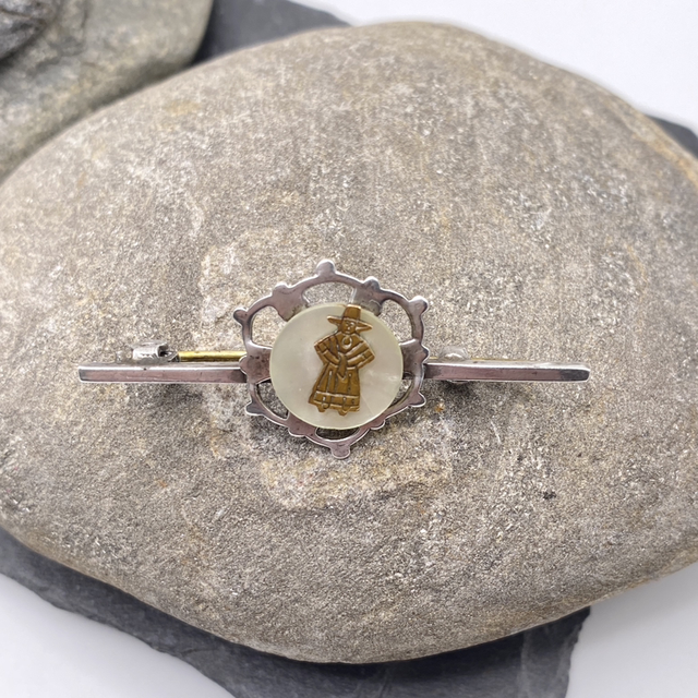 REFURBISHED Pilgrim Mother of Pearl Vintage Pin Brooch In Silver