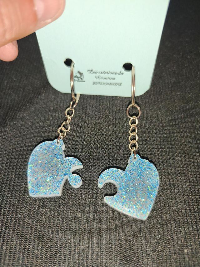 Porte-clé duo petit coeurs nacré paillettes bleu 
