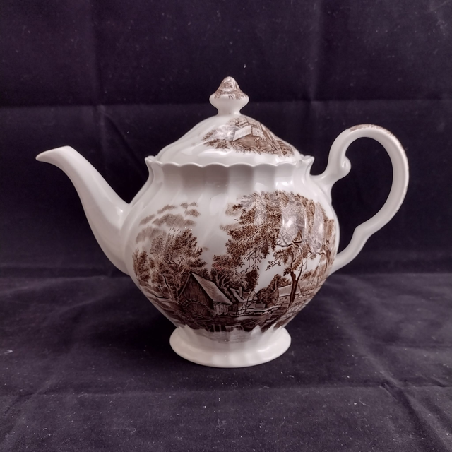 Johnson Bros | Theepot (breedte schenktuit/handgreep 23,5 cm | diameter 14,0 cm | hoogte 18,0 cm) &#039;Watermill&#039; motief Bruine kleur | Vintage