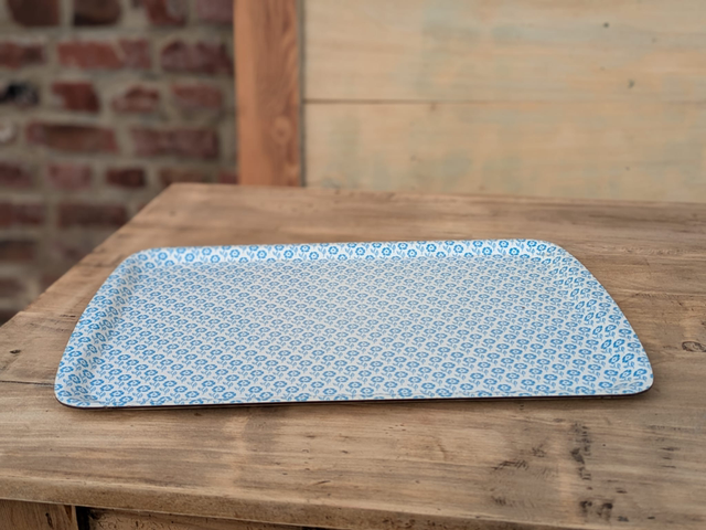 Plateau en melaminé à fleurs bleues