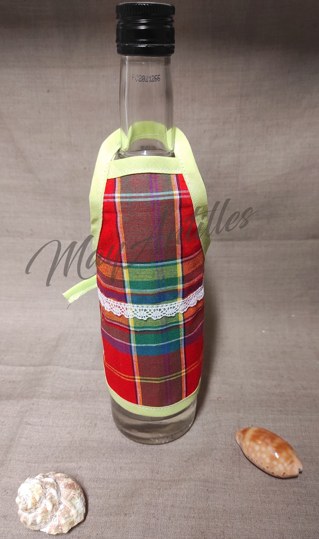 Tablier de bouteille simple avec dentelle
