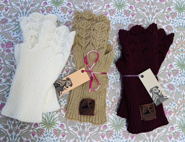 Lace work fingerless gloves 