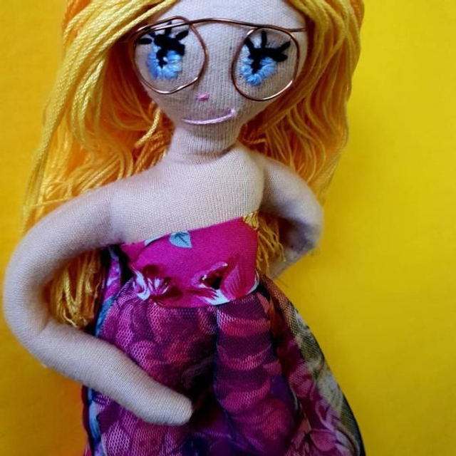 Poupée Jasmine, la princesse à lunettes