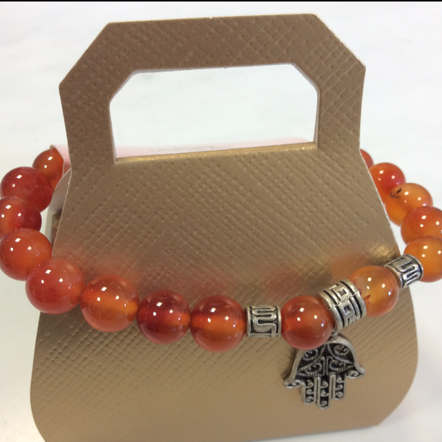 Pulseira de carneola com pendente hamsa