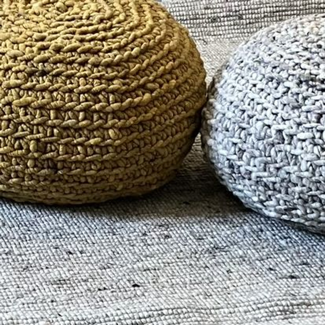 Horgolt gyapjú puff