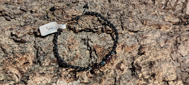 Bracelet macramé hématite grenat ref.D9