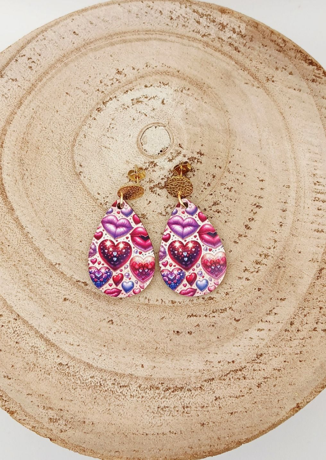 Boucle d&#039;oreilles larme sublimée &quot;cœur et bouche&quot; avec support rond