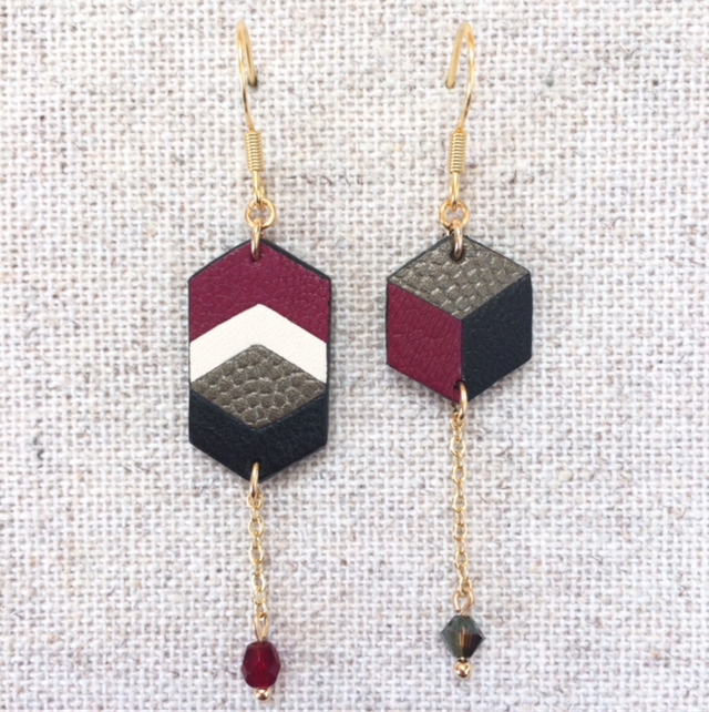 Boucles d’oreilles « Arioso » asymétriques, dorées, cuir Bordeaux/ Blanc cassé/ Bronze/ Noir