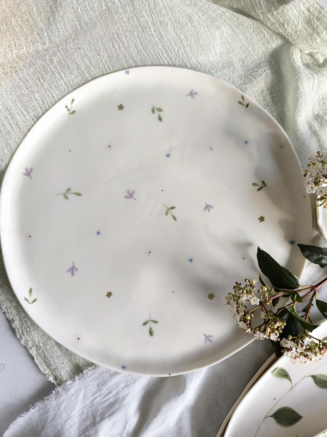 Plate with tiny flowers