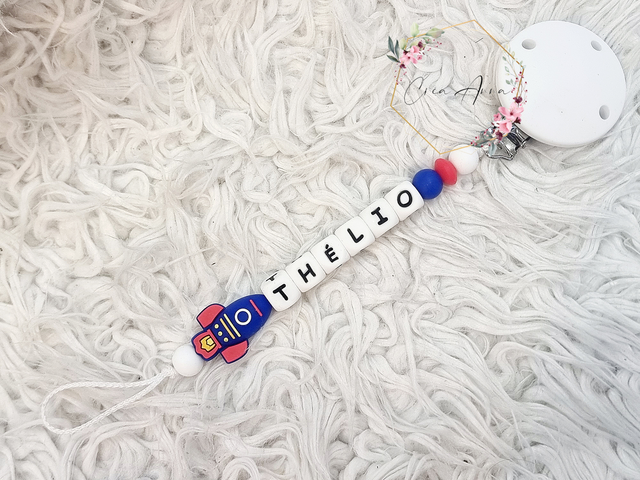 Attache-tétine fusée