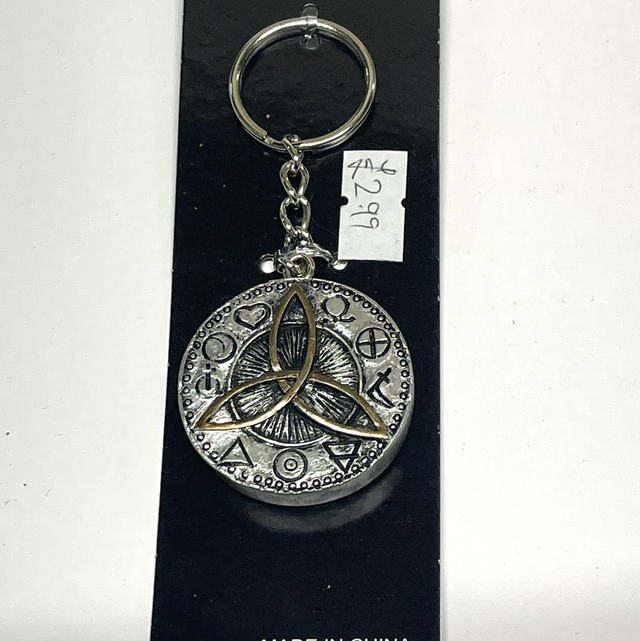 Triquetra keyring
