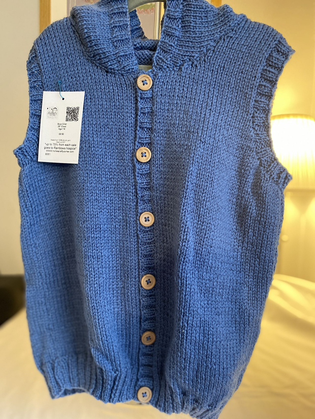 8061  Boys gilet, 28 inch chest age 7 to 8