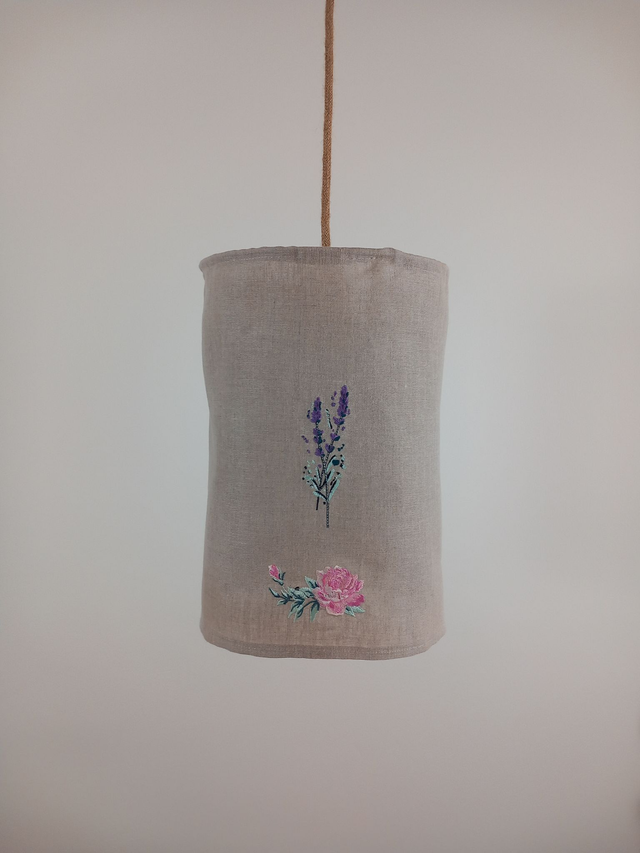 Abat-jour plafonnier en lin naturel brodé lavande et rose- Diamètre 25 cm