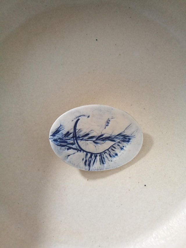 Broche empreinte feuille bleue 