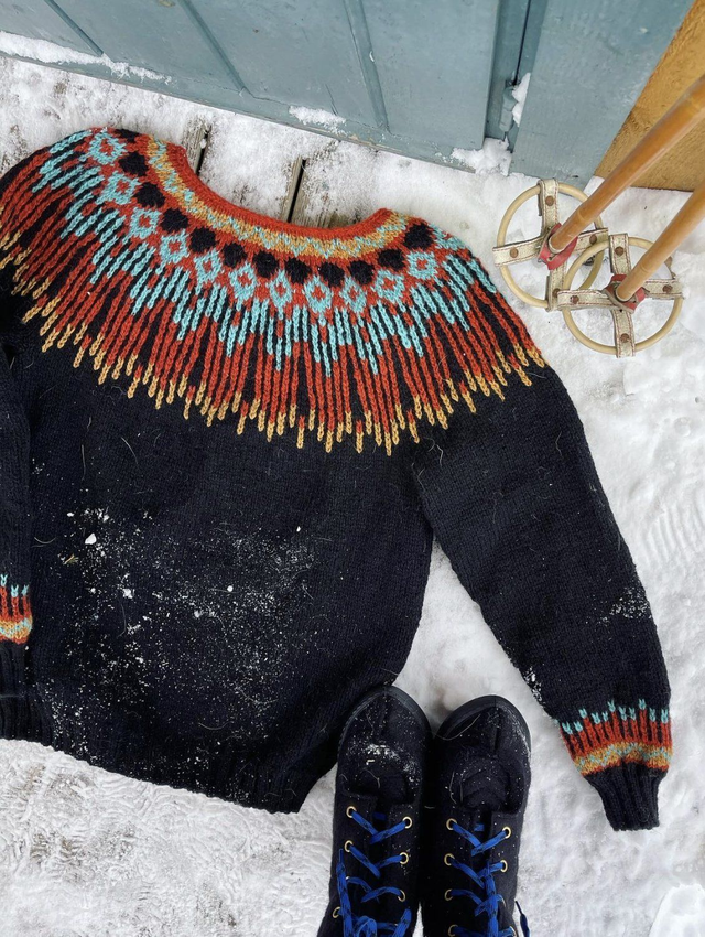Hopi Sweater Kit - Col 21 (Black Vidde) - Wool & Pattern - Linka Neumann