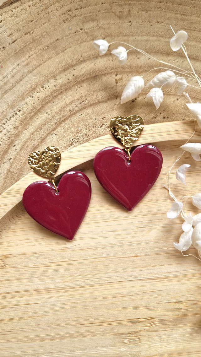 Plaisante bordeaux – Boucles d’oreilles artisanales en pâte polymère et résine